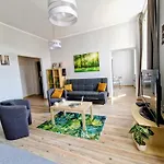 Essence Of Lodz-145m!central-secured-comfy18ppl!&freeparking Apartment