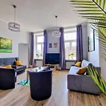 Essence Of Lodz-145m!central-secured-comfy18ppl!&freeparking