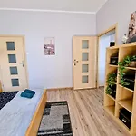 Essence Of Lodz-145m!central-secured-comfy18ppl!&freeparking Apartment