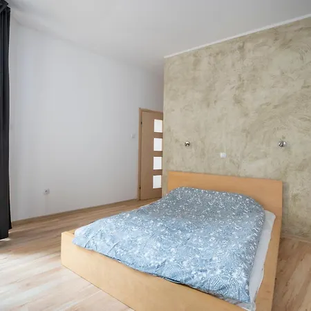 Essence Of Lodz-145m!central-secured-comfy18ppl!&freeparking *