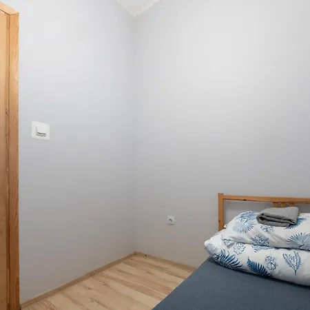 Essence Of Lodz-145m!central-secured-comfy18ppl!&freeparking *