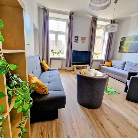 Essence Of Lodz-145m!central-secured-comfy18ppl!&freeparking *