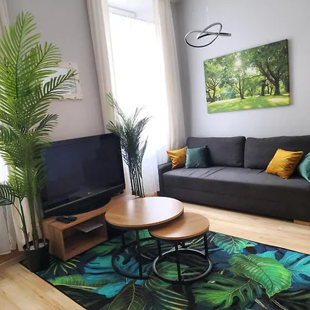 Essence Of Lodz-145m!central-secured-comfy18ppl!&freeparking