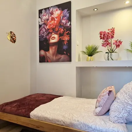 Апартаменти Essence Of Lodz-145m!central-secured-comfy18ppl!&freeparking