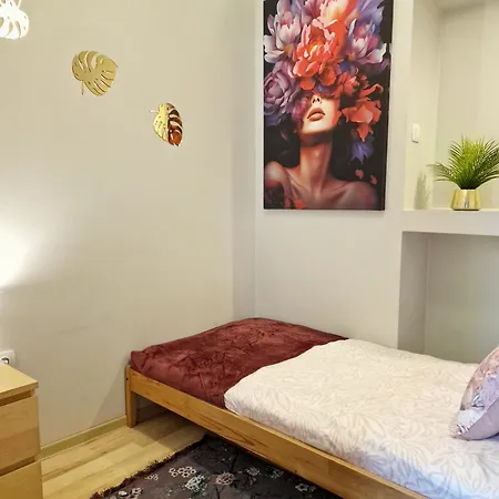 Essence Of Lodz-145m!central-secured-comfy18ppl!&freeparking *