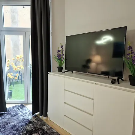 Апартаменти Essence Of Lodz-145m!central-secured-comfy18ppl!&freeparking Лодзь