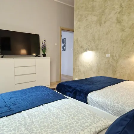 Essence Of Lodz-145m!central-secured-comfy18ppl!&freeparking *