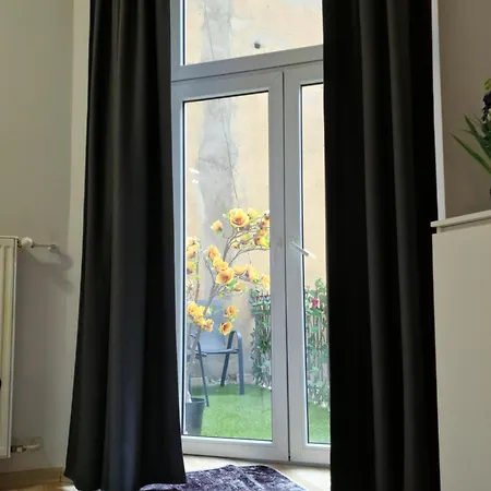 Essence Of Lodz-145m!central-secured-comfy18ppl!&freeparking