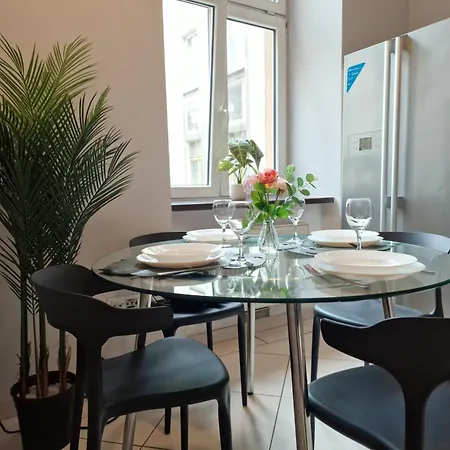 아파트 Essence Of Lodz-145m!central-secured-comfy18ppl!&freeparking *