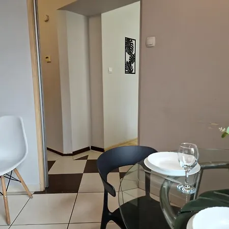 Essence Of Lodz-145m!central-secured-comfy18ppl!&freeparking *