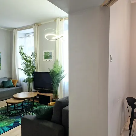 Essence Of Lodz-145m!central-secured-comfy18ppl!&freeparking