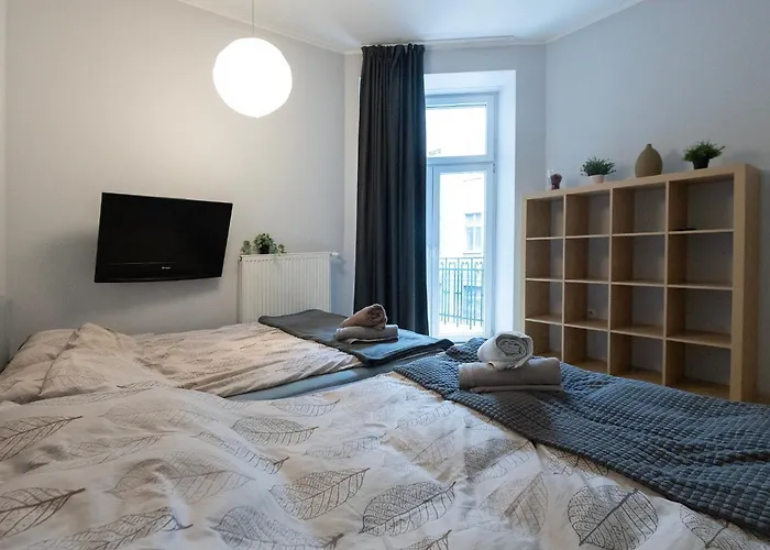 Essence Of Lodz-145m!central-secured-comfy18ppl!&freeparking Λοτζ