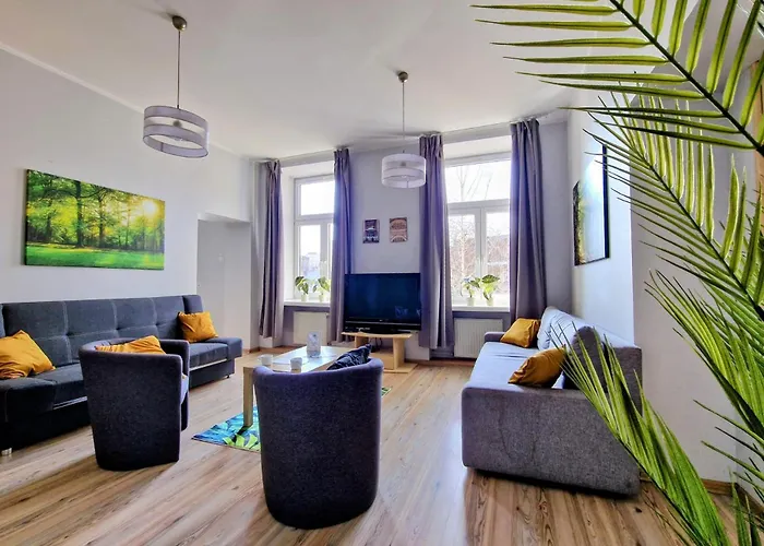 Essence Of Lodz-145m!central-secured-comfy18ppl!&freeparking