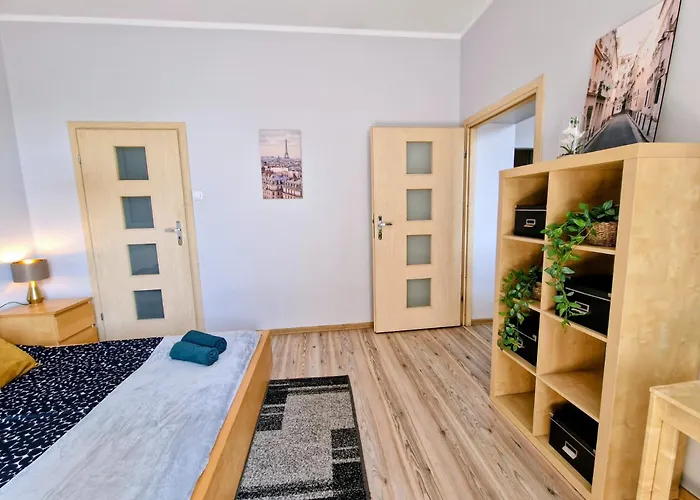 Essence Of Lodz-145m!central-secured-comfy18ppl!&freeparking Lejlighed